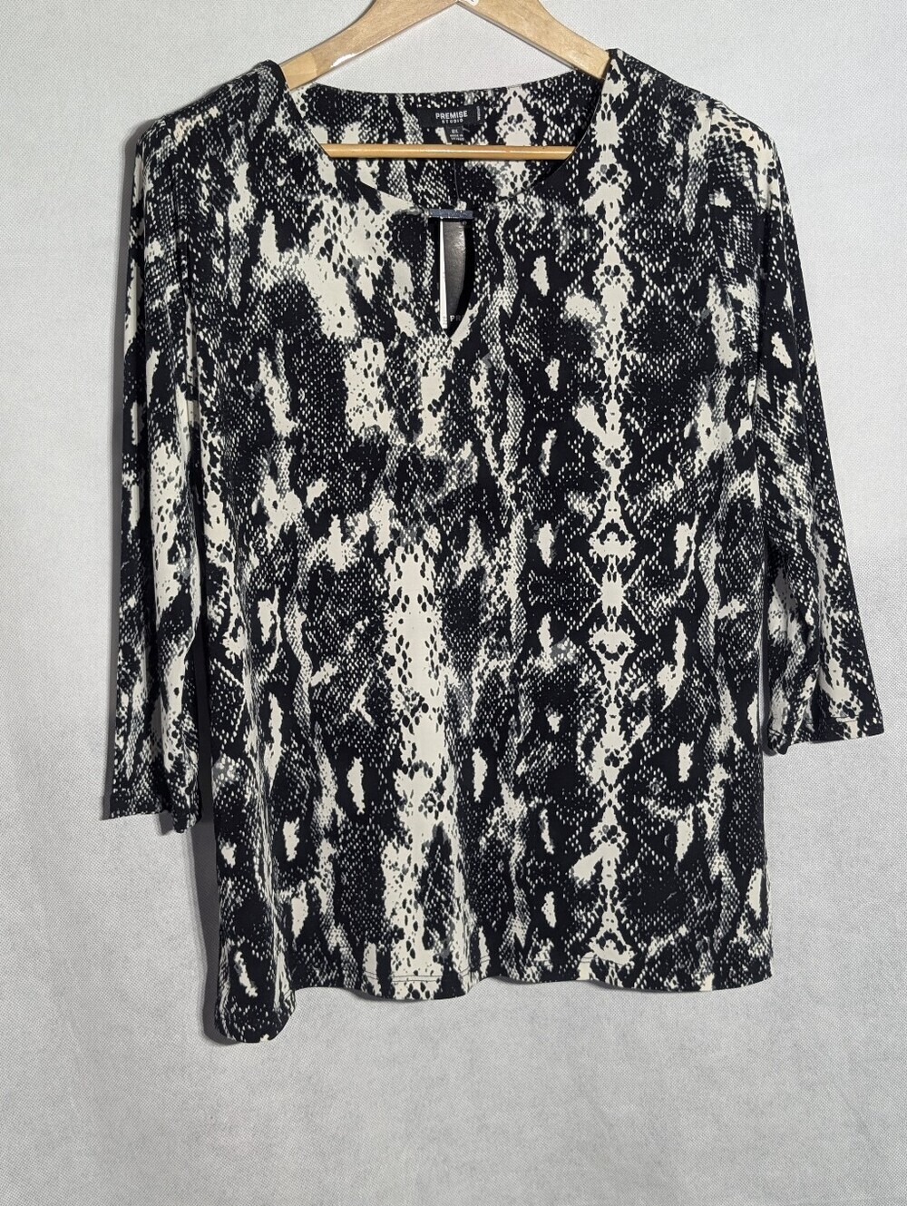 Premise Studio Plus Size 0X Black White Animal Print 3/4 Sleeve Top NWT